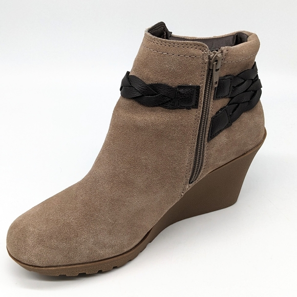 White Mountain Suede Ankle Wedge Boots Taupe Tan, Women's Size 10 - Picture 3 of 6